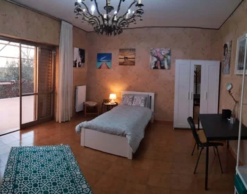 Chambre privée à Via Tullio Ascarelli, 99, 00166 La Massimina-Casal Lumbroso RM, Italy, image 1 de 18