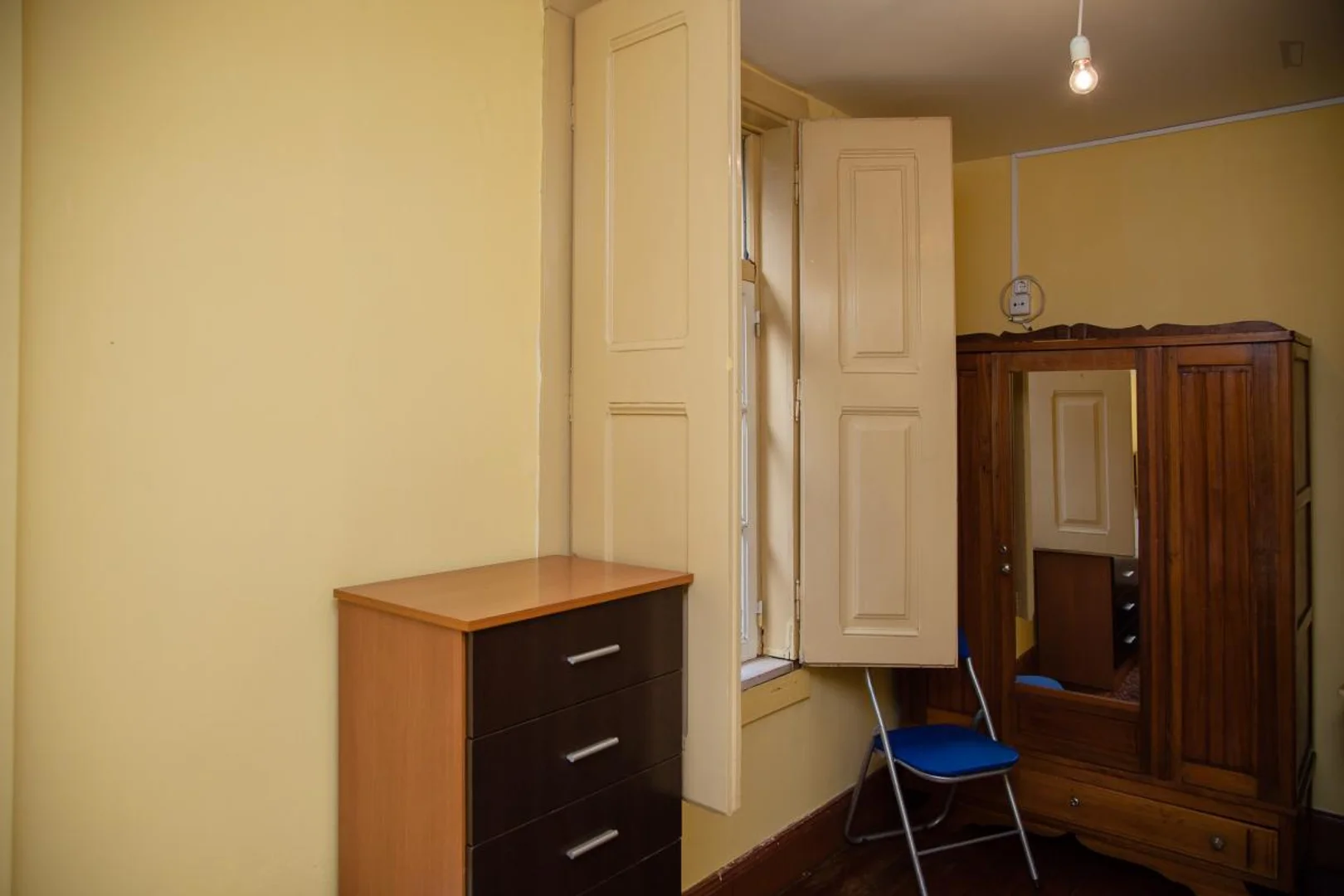 Confortevole e spaziosa stanza per studenti in 