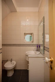 Private room at Rua Dr. António José de Almeida, image 24 of 36