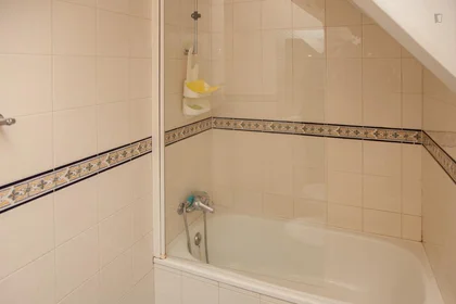 Private room at Rua Dr. António José de Almeida, image 25 of 36