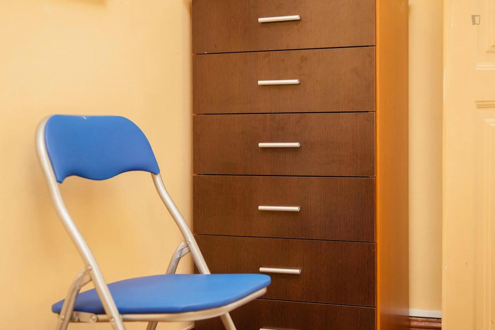 Budget-friendly student room close to campus in