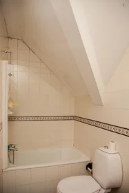 Private room at Rua Dr. António José de Almeida, image 21 of 36