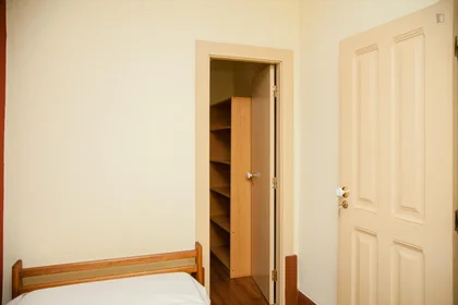 Private room at Rua Dr. António José de Almeida, image 4 of 36