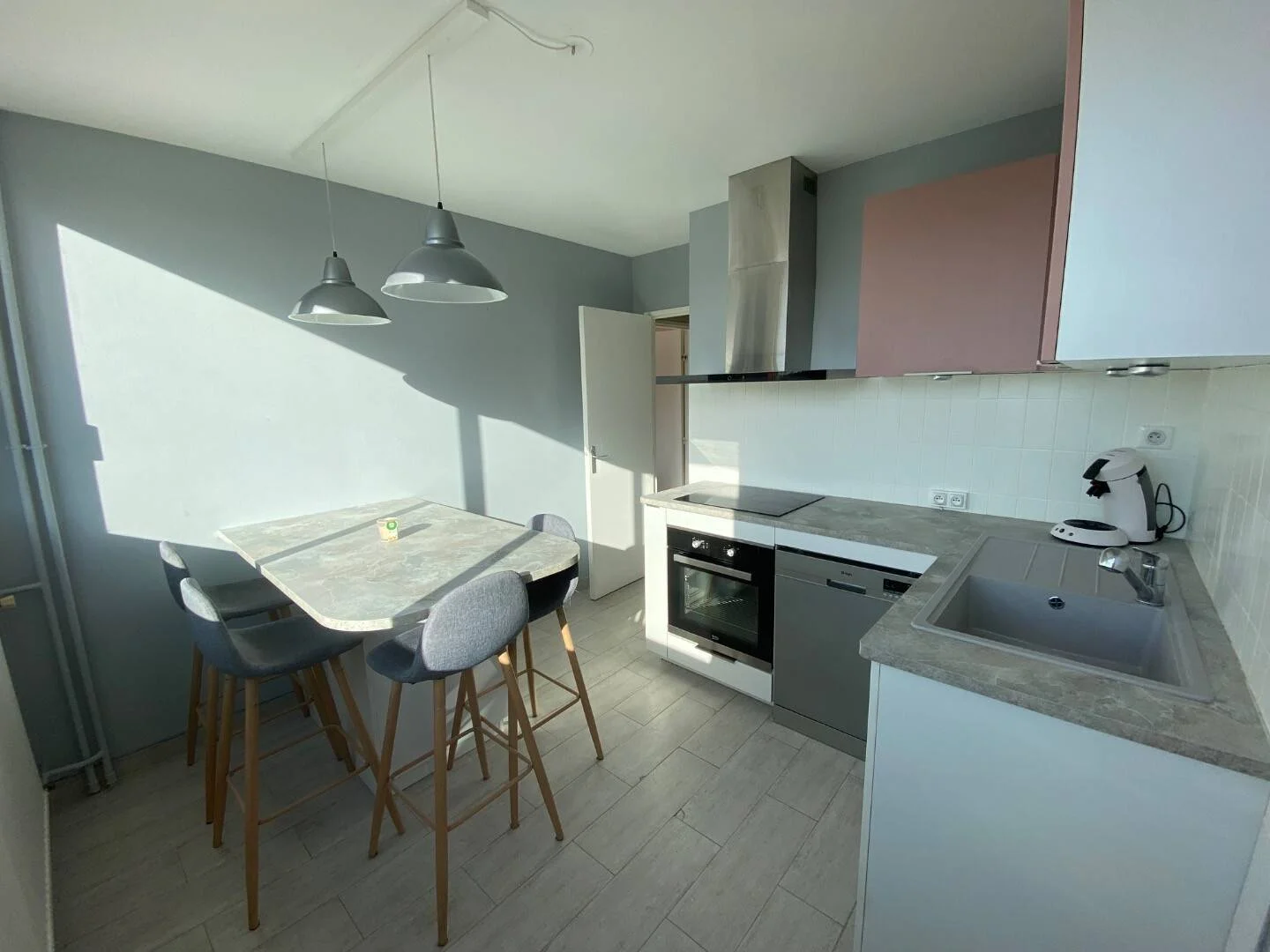 Habitación estudiantil económica cerca del campus en 