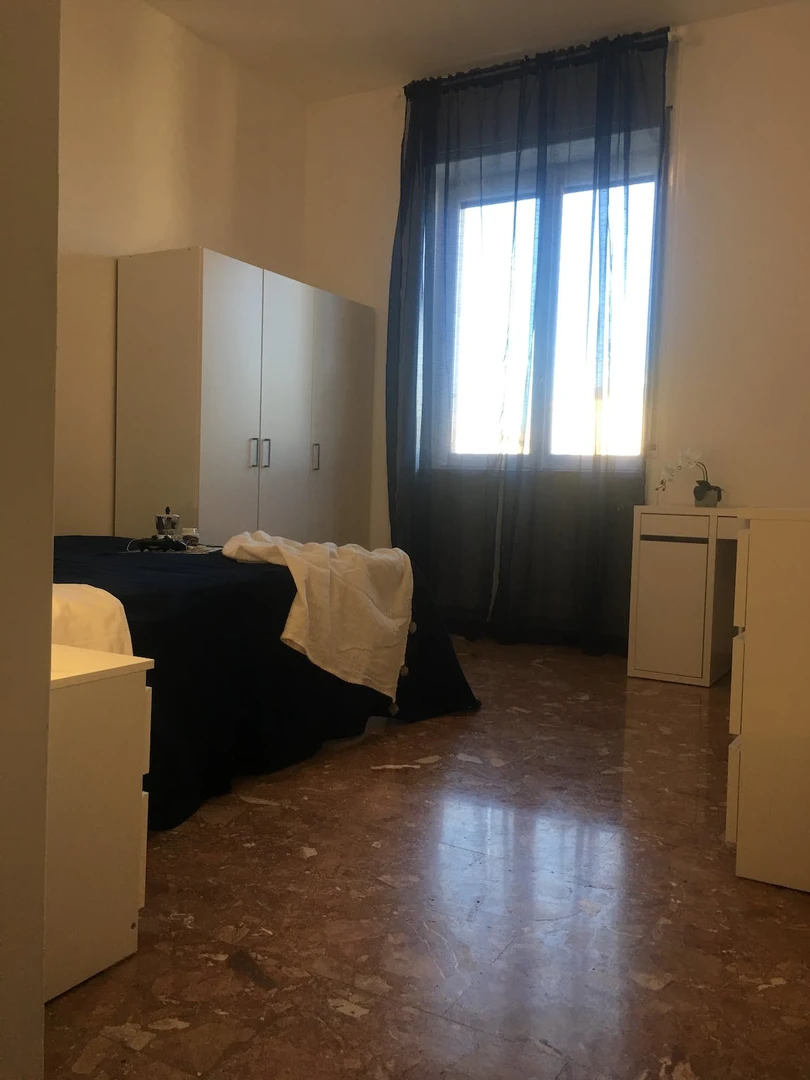 Bergamo de ortak bir dairede kiralık oda