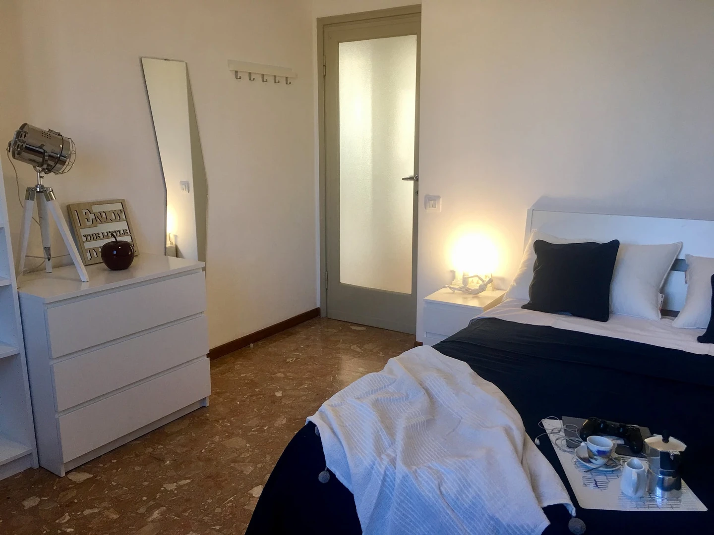 Bergamo de ortak bir dairede kiralık oda
