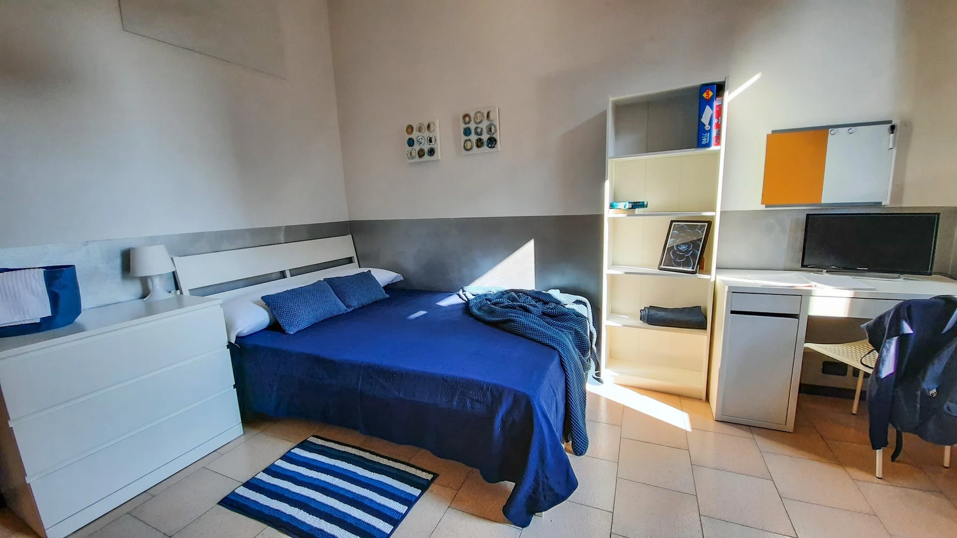 Bright private room in Bergamo