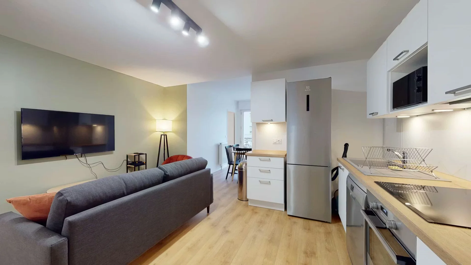 Quarto para alugar em apartamento de estudantes em , totalmente mobilado