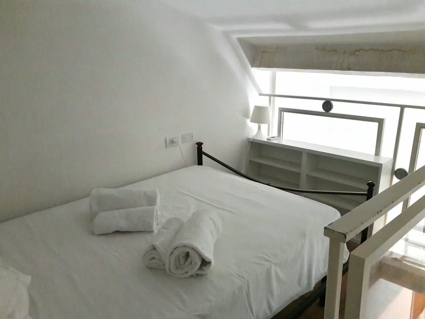 Quarto de estudante económico perto do campus em 