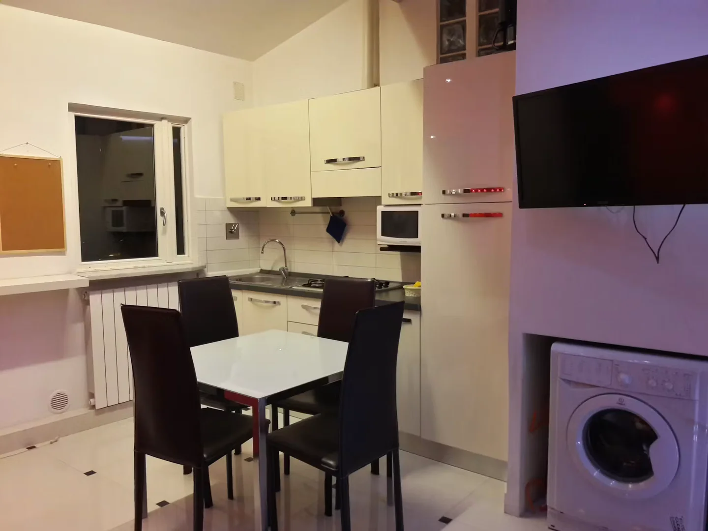 Quarto de estudante funcional perfeito para estudar em 