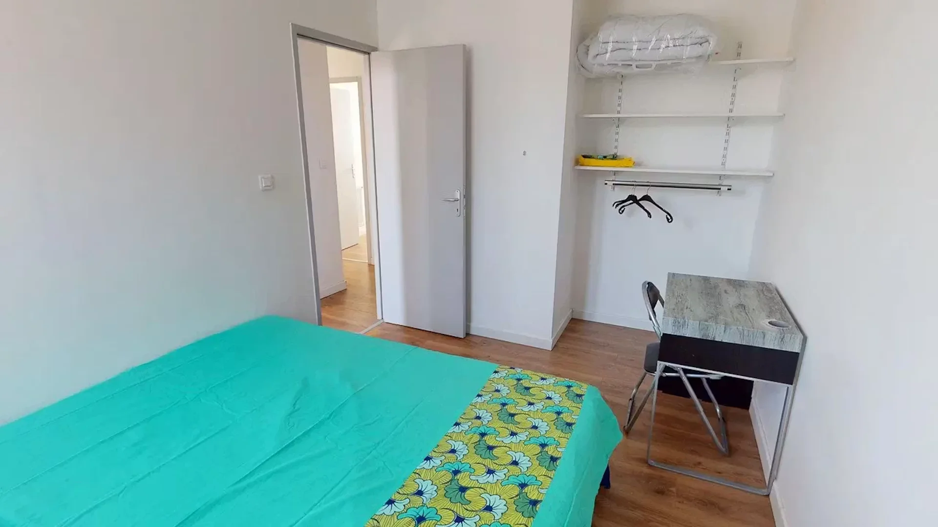 Room for rent in student apartment in , fully furnished