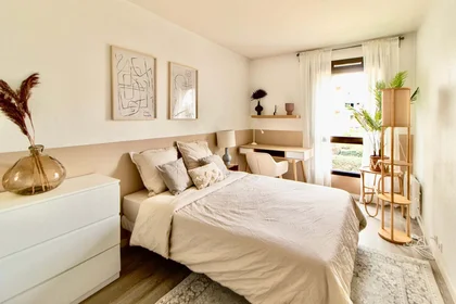 Özel oda konumu 1bis Rue Volta, 92800 Puteaux, France, 1 10 görüntüsü