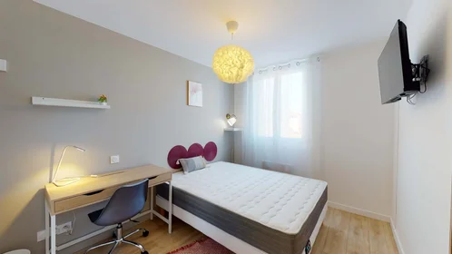 Private room at Rue Claire Cazelles, 31200 Toulouse, France, image 1 of 10