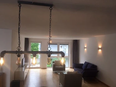 Habitación privada muy luminosa en Koln