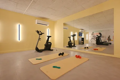Studio at Boulevard Gallieni, image 17 of 32