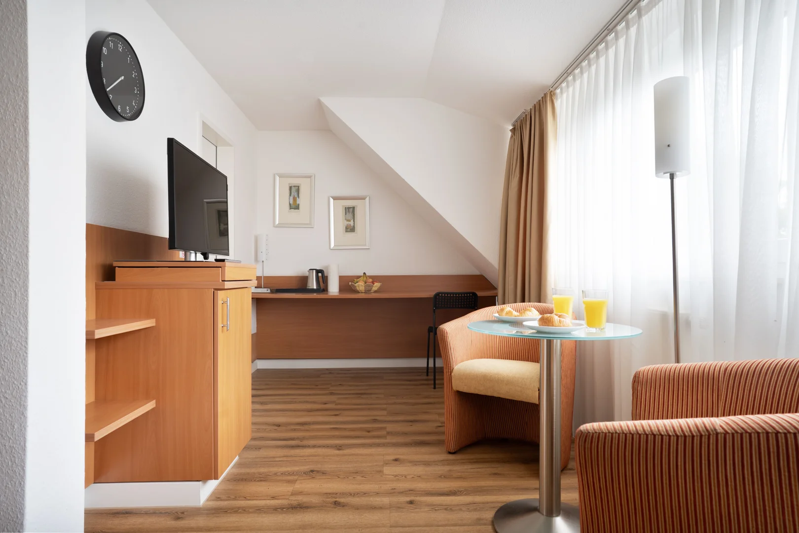 Zimmer in Studentenwohnung in  zu vermieten, voll möbliert