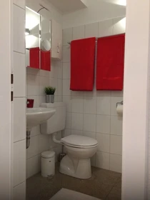 Cheap private room in Koln