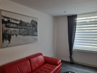 Zimmer mit Doppelbett zu vermieten Wuppertal