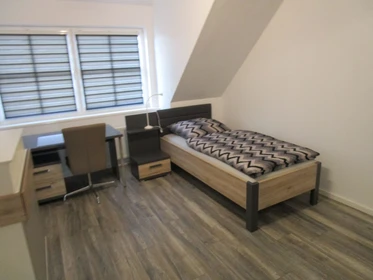 Zimmer mit Doppelbett zu vermieten Hannover