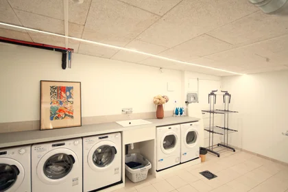 Studio at Boulevard Gallieni, image 24 of 27