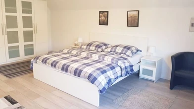 Zimmer mit Doppelbett zu vermieten Neuss