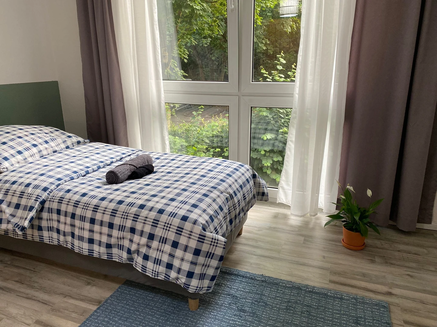 Pokój do wynajęcia z podwójnym łóżkiem w Hanower