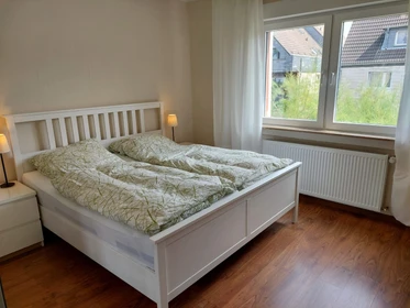 Renting rooms by the month in Leverkusen