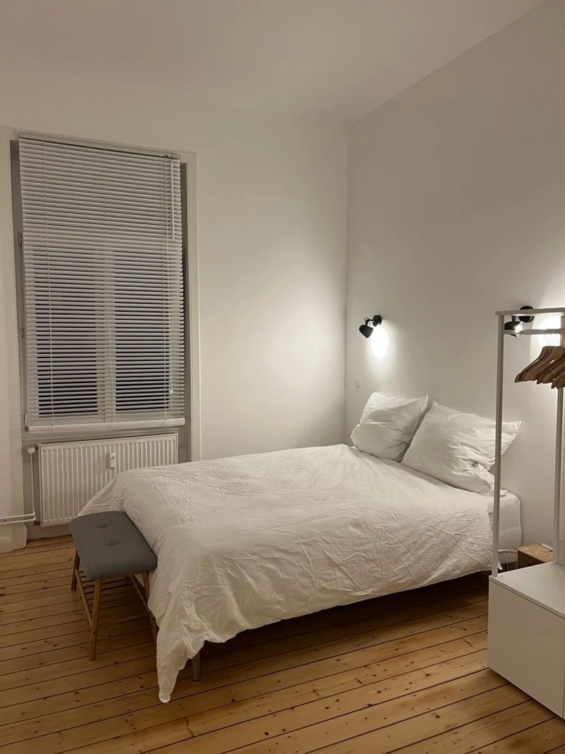 Pokój do wynajęcia z podwójnym łóżkiem w Wiesbaden