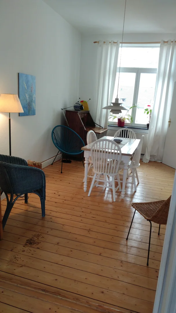 Habitación acogedora para estudiantes disponible en 