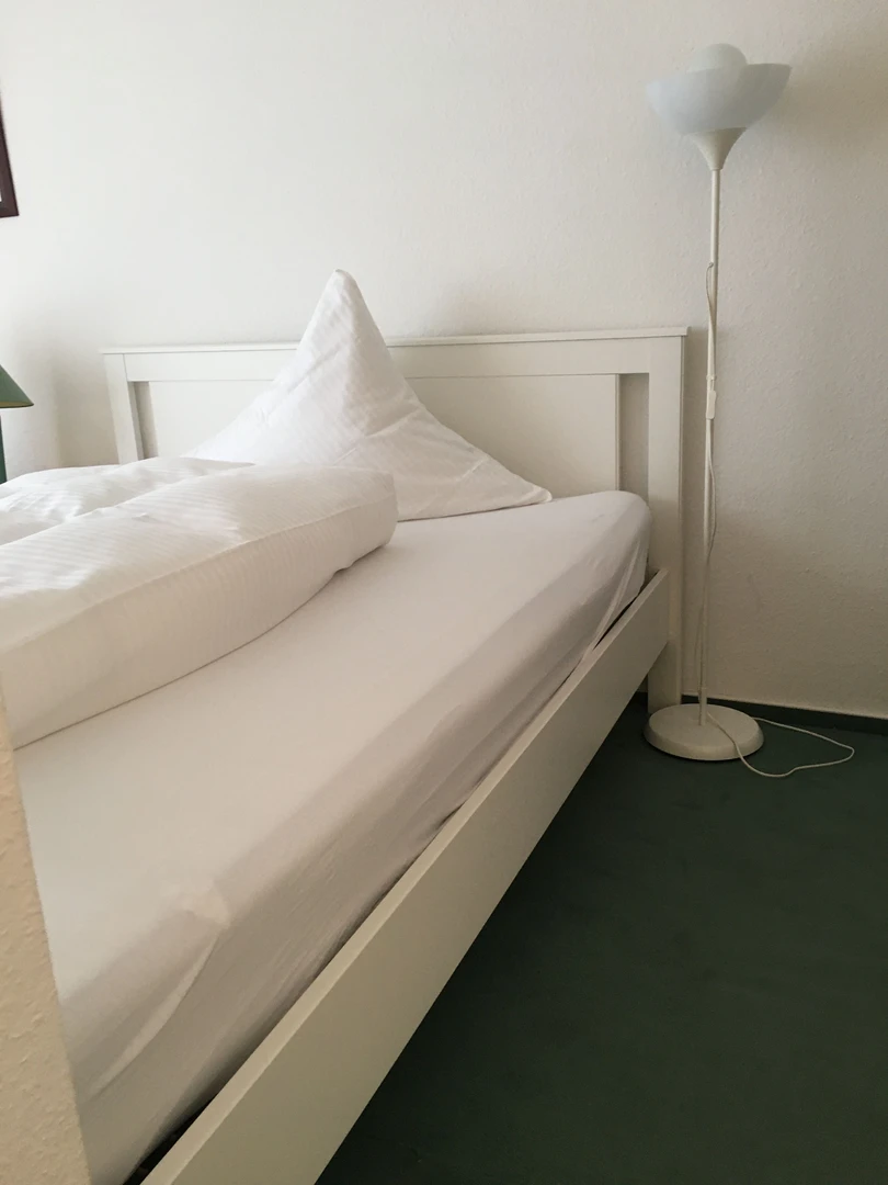 Zimmer mit Doppelbett zu vermieten mainz