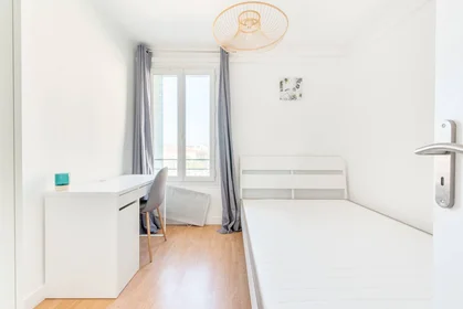 Private room at Marseille, 13003, image 1 of 10