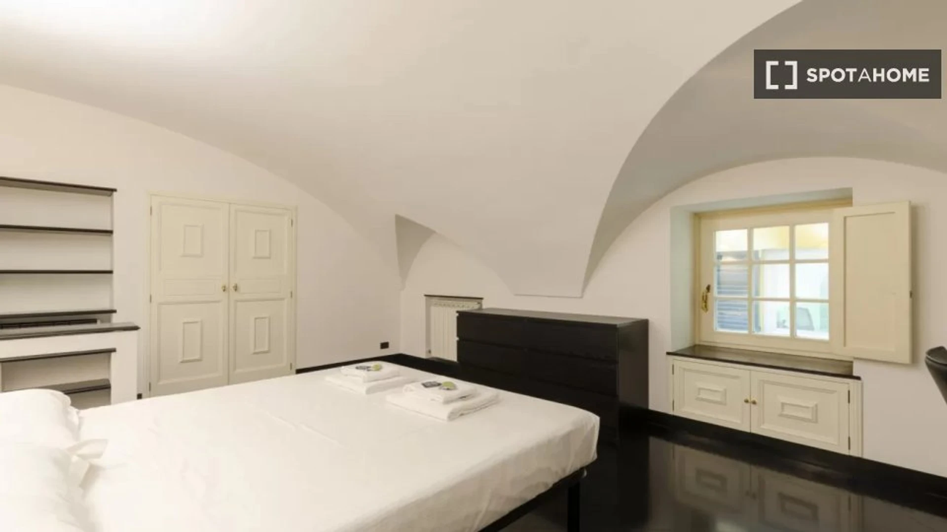 Accommodation in the centre of Genoa