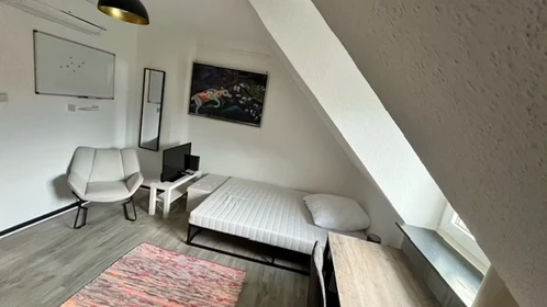 Habitación privada muy luminosa en Dusseldorf