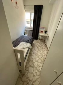 Bright private room in Bari