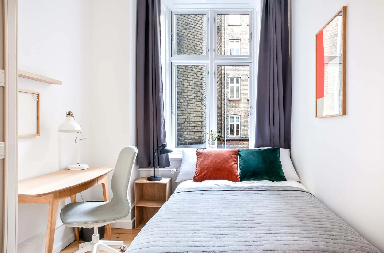 Quarto de estudante económico com localização conveniente em 