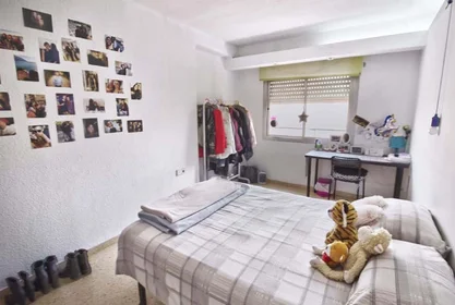 Stanza privata in C/ de l'Explorador Andrés, 6, 46022 València, Valencia, Spain, immagine 1 di 24