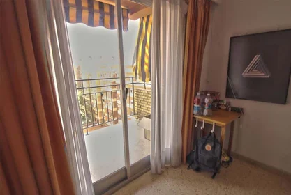 Stanza privata in C/ de l'Explorador Andrés, 6, 46022 València, Valencia, Spain, immagine 3 di 24