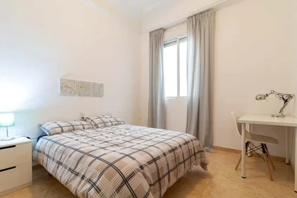 Private room at C/ del Gral. San Martín, 3, 46004 València, Valencia, Spain, image 2 of 17