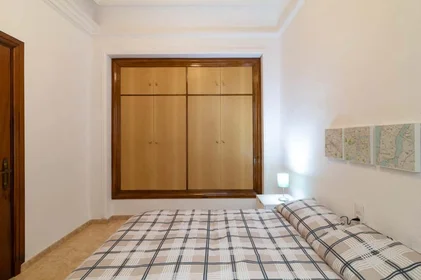 Private room at C/ del Gral. San Martín, 3, 46004 València, Valencia, Spain, image 3 of 17