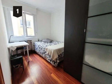 Bilbao de ortak bir dairede kiralık oda