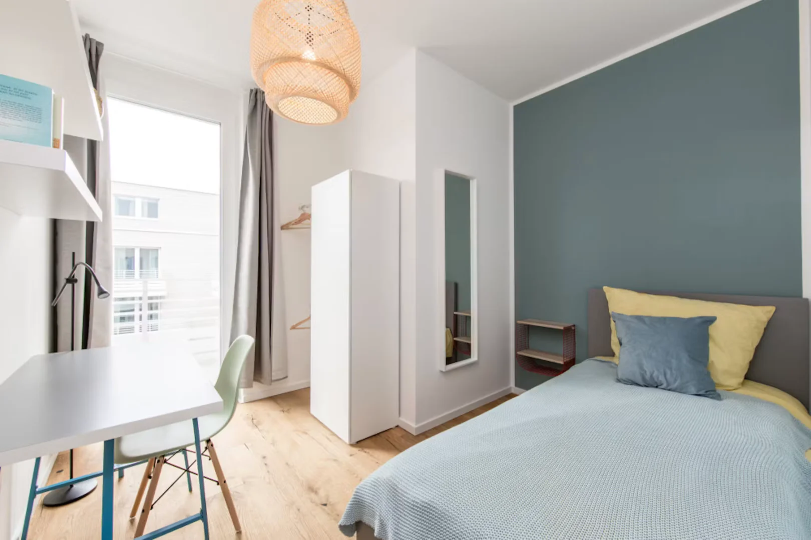 Chambre d'étudiant fonctionnelle parfaite pour étudier dans 