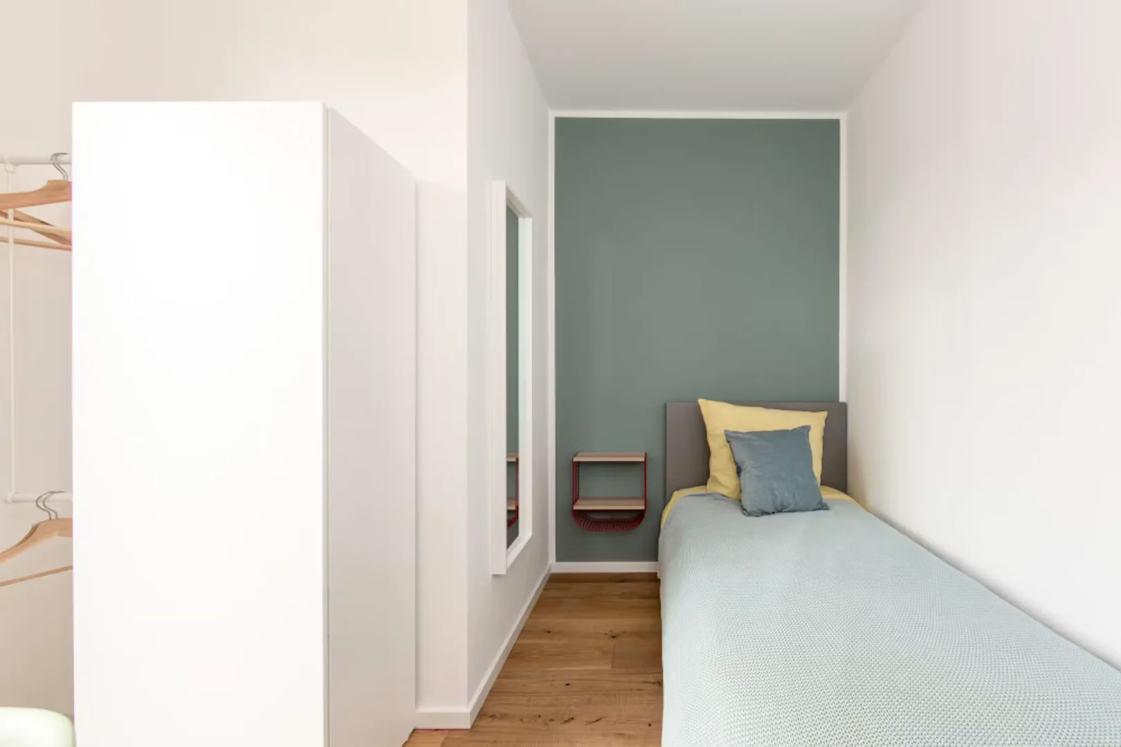 Chambre confortable pour étudiants disponible dans 