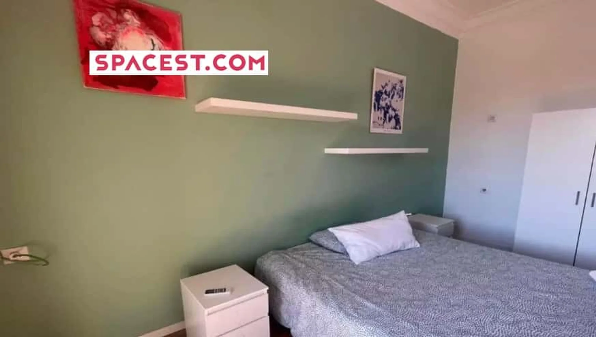 Habitación para estudiantes en  con área de estudio y facilidades compartidas