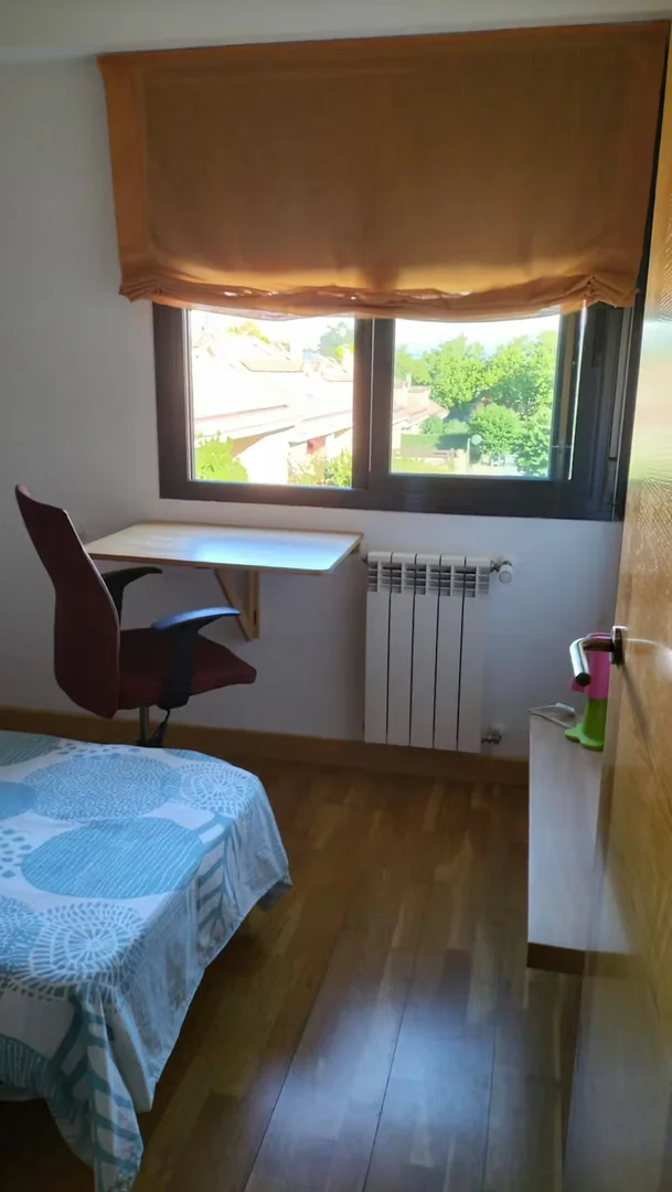 Habitación en apartamento estudiantil en alquiler en , completamente amueblado