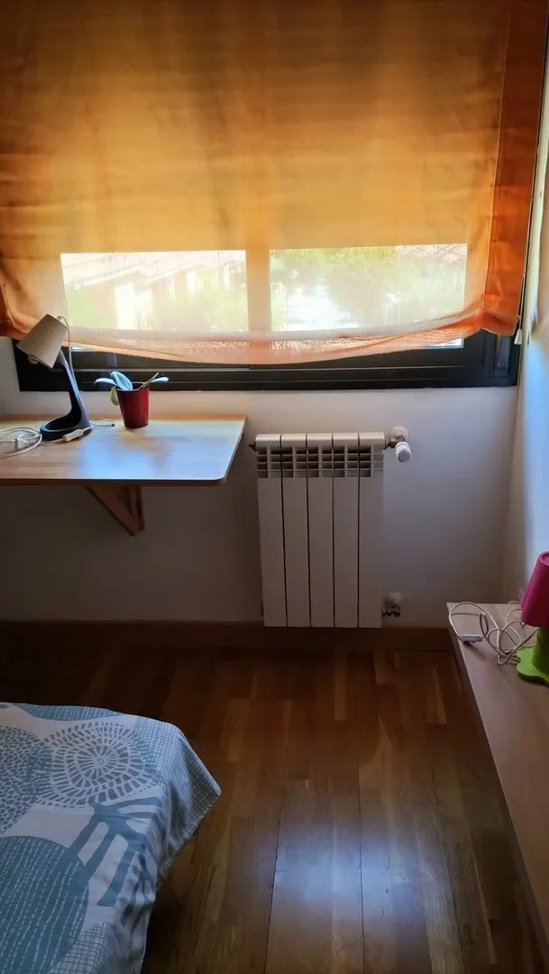 Habitación estudiantil económica cerca del campus en 