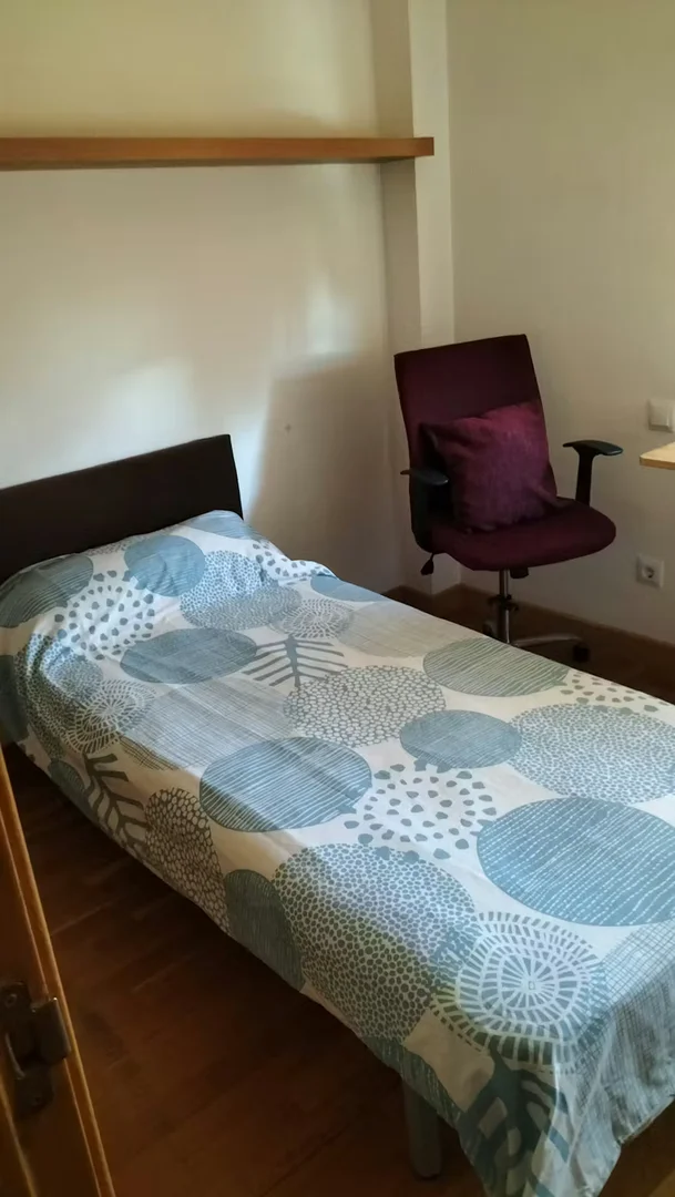Habitación asequible para estudiantes con buena iluminación en 