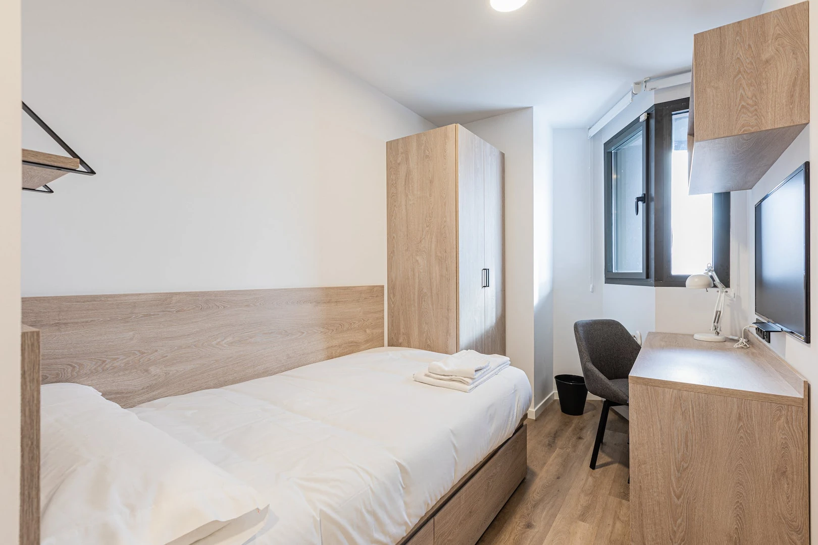 Quarto para alugar com cama de casal em Santander