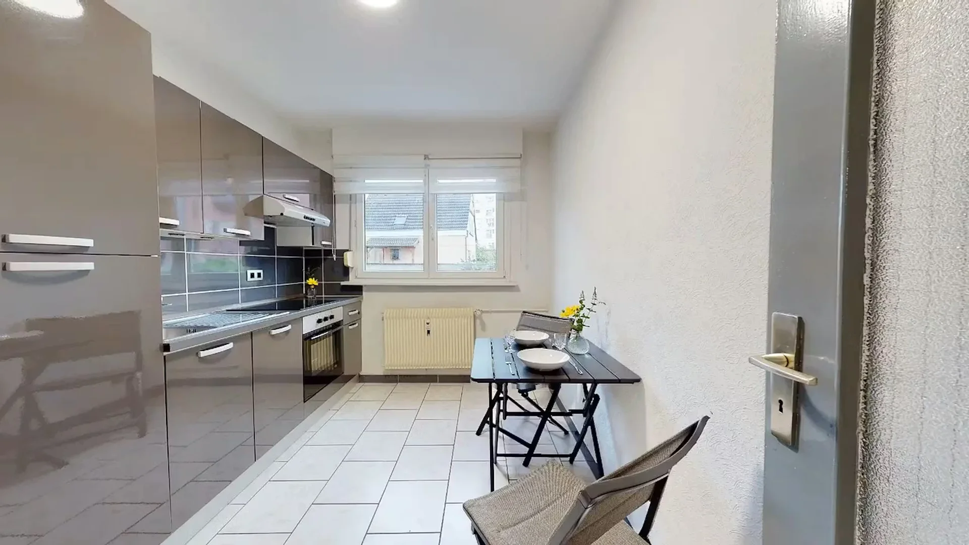 Quarto para alugar em apartamento de estudantes em , totalmente mobilado