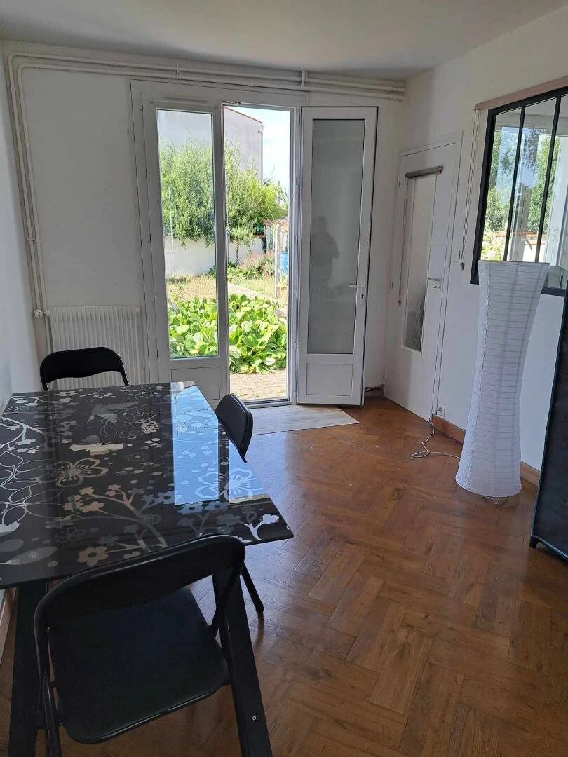 Renting rooms by the month in La-rochelle