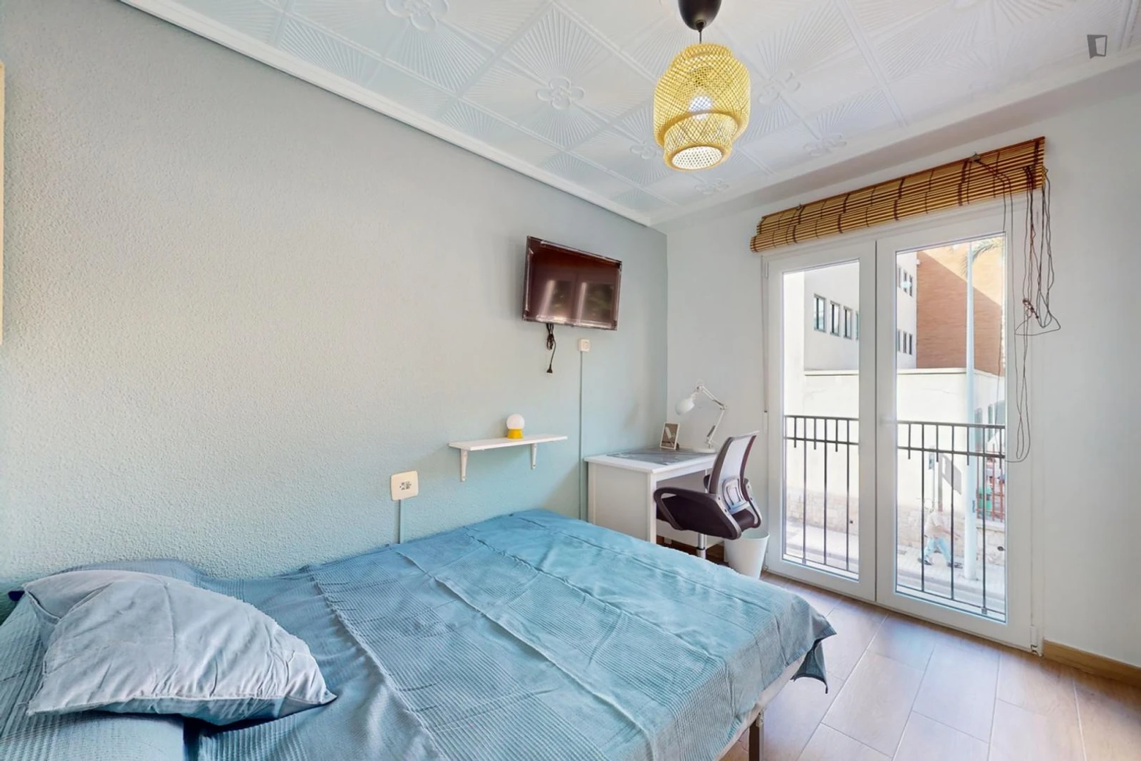 Renting rooms by the month in elche-elx
